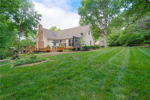 1144 Camelot Drive, Liberty, MO 64068