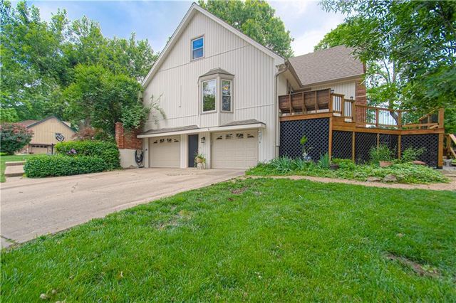 1144 Camelot Drive, Liberty, MO 64068