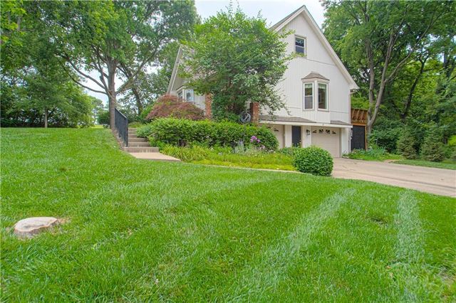 1144 Camelot Drive, Liberty, MO 64068
