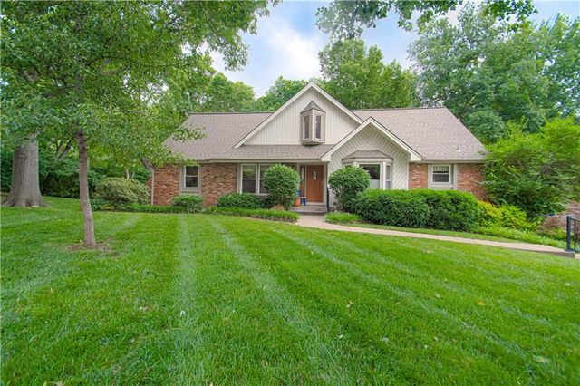 1144 Camelot Drive, Liberty, MO 64068