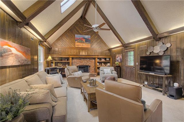 1144 Camelot Drive, Liberty, MO 64068