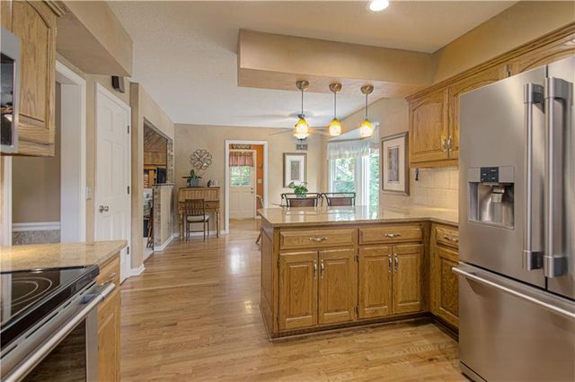 1144 Camelot Drive, Liberty, MO 64068