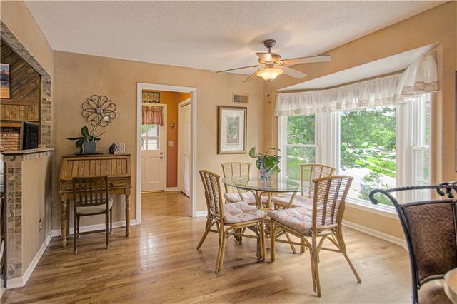 1144 Camelot Drive, Liberty, MO 64068