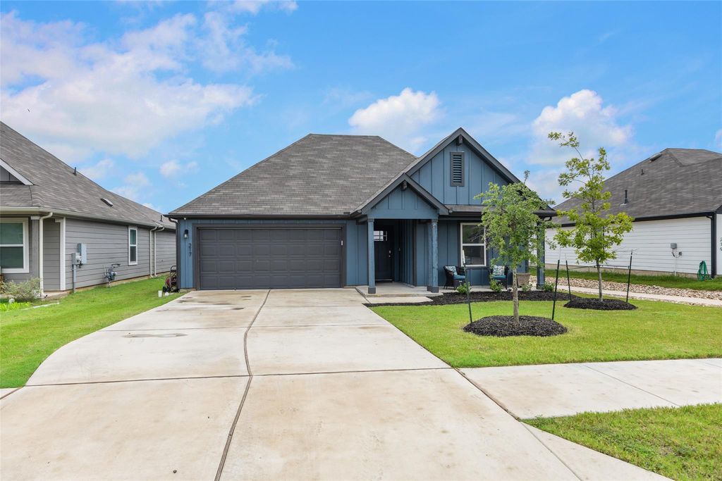 217 Fort Clark Springs DR, Hutto, TX 78634