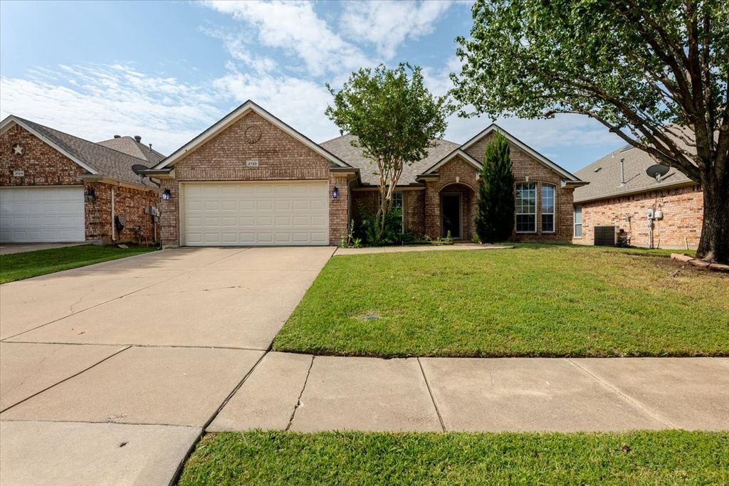 2720 Alpena Drive, Fort Worth, TX 76131
