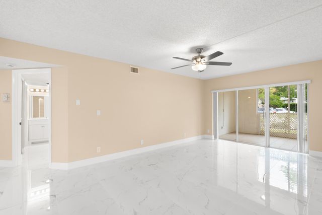 9855 Westview Drive 714, Coral Springs, FL 33076