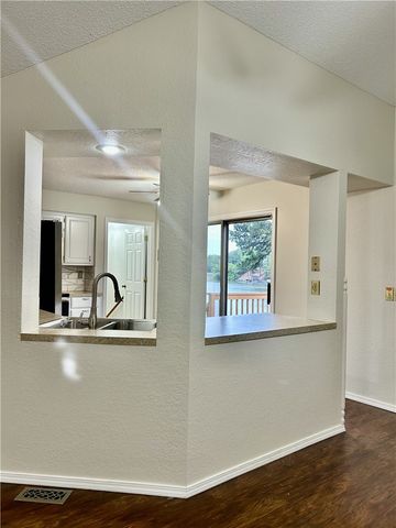 8 Deerhurst Lane, Bella Vista, AR 72714