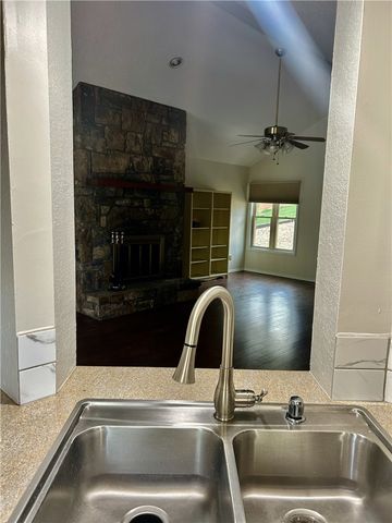 8 Deerhurst Lane, Bella Vista, AR 72714
