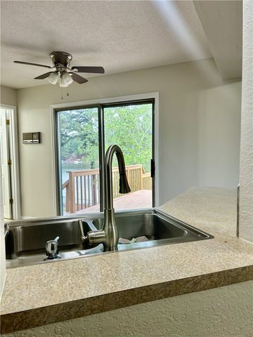 8 Deerhurst Lane, Bella Vista, AR 72714