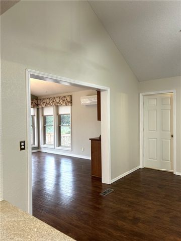 8 Deerhurst Lane, Bella Vista, AR 72714