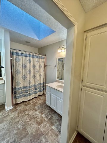 8 Deerhurst Lane, Bella Vista, AR 72714