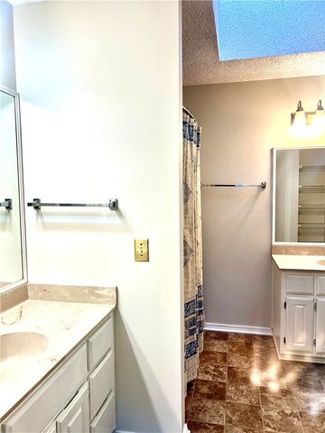 8 Deerhurst Lane, Bella Vista, AR 72714