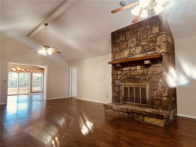 8 Deerhurst Lane, Bella Vista, AR 72714