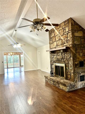 8 Deerhurst Lane, Bella Vista, AR 72714