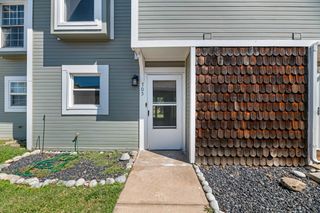 6725 W Shade Ln, Wichita, KS 67212