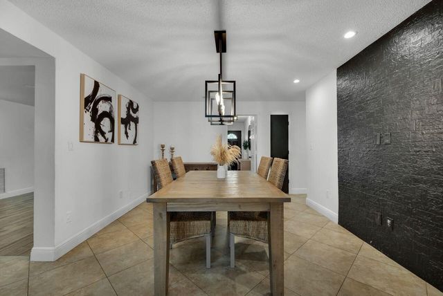 7601 NW 41st Street, Coral Springs, FL 33065