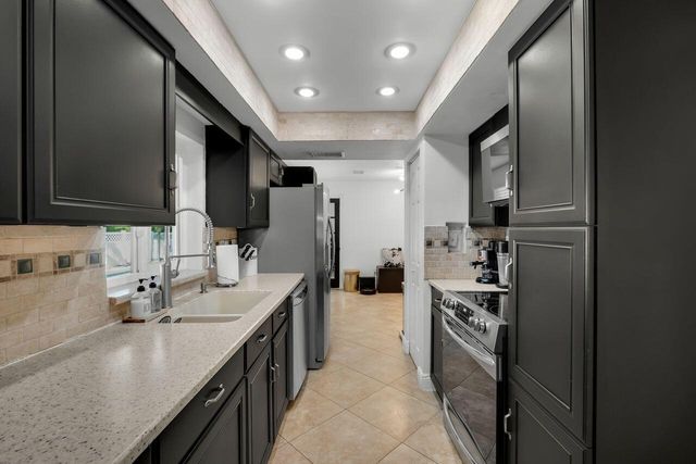 7601 NW 41st Street, Coral Springs, FL 33065