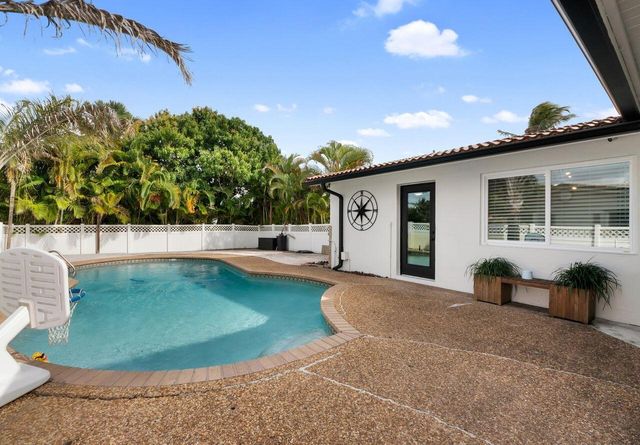 7601 NW 41st Street, Coral Springs, FL 33065