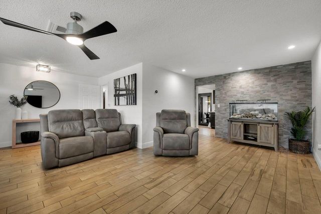 7601 NW 41st Street, Coral Springs, FL 33065