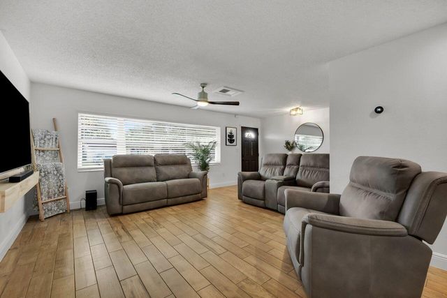 7601 NW 41st Street, Coral Springs, FL 33065