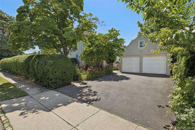 1472 Middle Neck Road, Port Washington, NY 11050