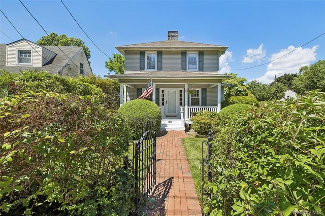 1472 Middle Neck Road, Port Washington, NY 11050