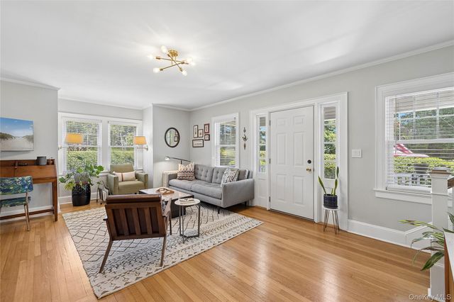 1472 Middle Neck Road, Port Washington, NY 11050