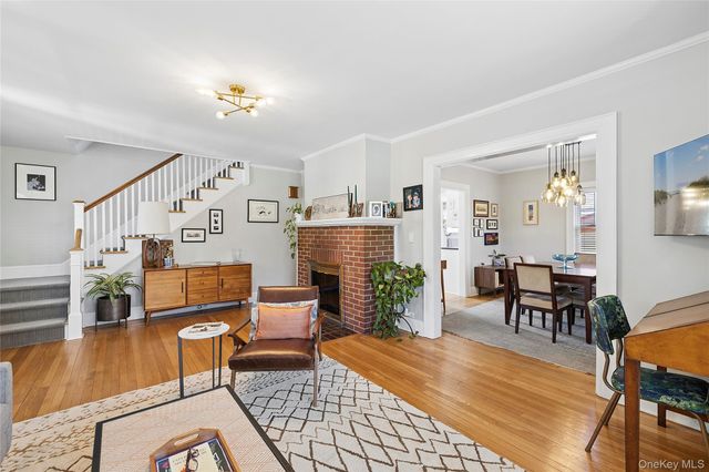 1472 Middle Neck Road, Port Washington, NY 11050