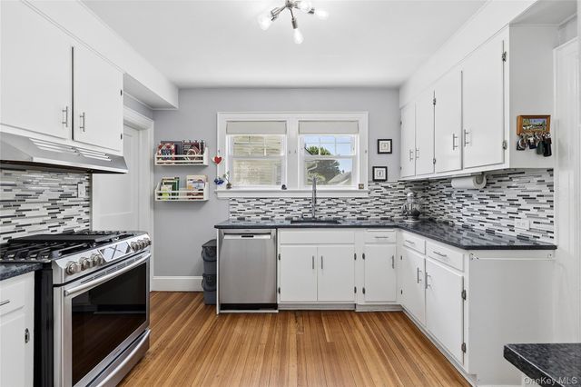 1472 Middle Neck Road, Port Washington, NY 11050