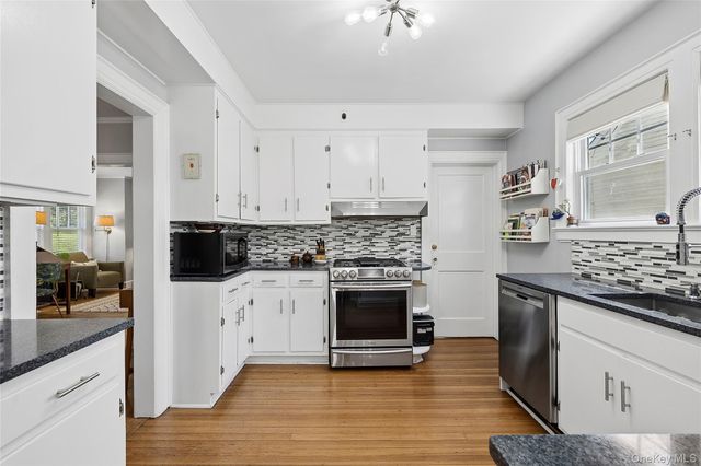 1472 Middle Neck Road, Port Washington, NY 11050