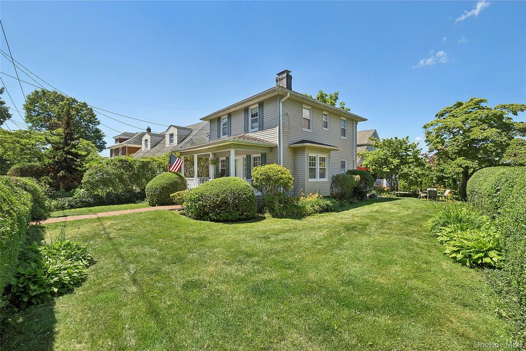 1472 Middle Neck Road, Port Washington, NY 11050