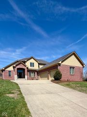 736 Willow Pointe Drive N, Plainfield, IN 46168