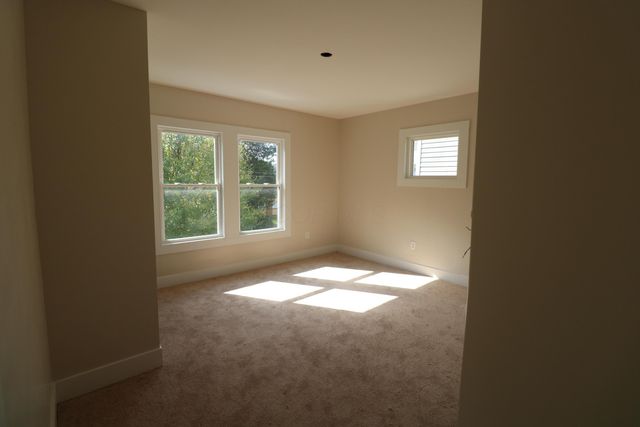 1074 E 15th Avenue, Columbus, OH 43211