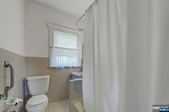 122 Washington Avenue, New Milford, NJ 07646
