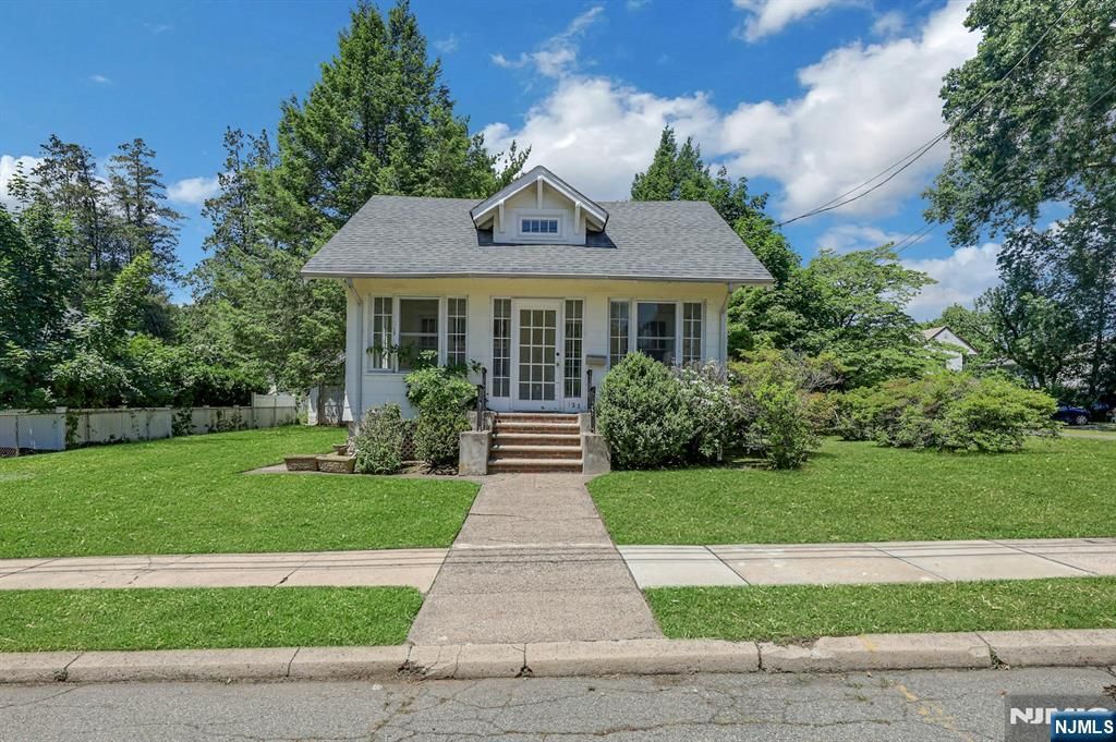 122 Washington Avenue, New Milford, NJ 07646