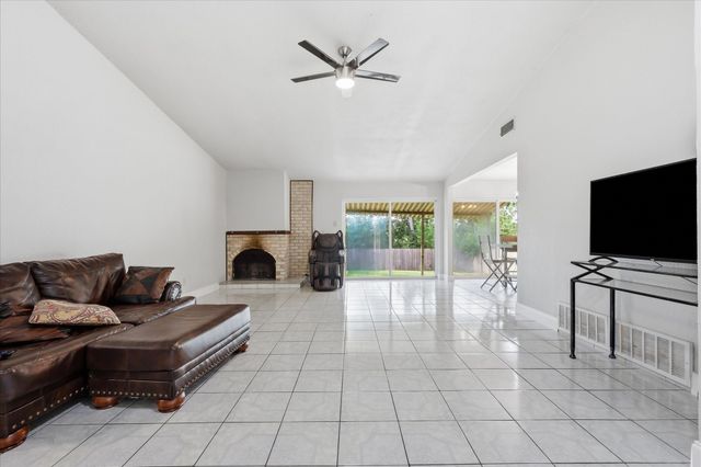 1839 Sherwood Lane, Carrollton, TX 75006