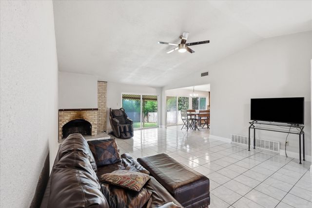 1839 Sherwood Lane, Carrollton, TX 75006