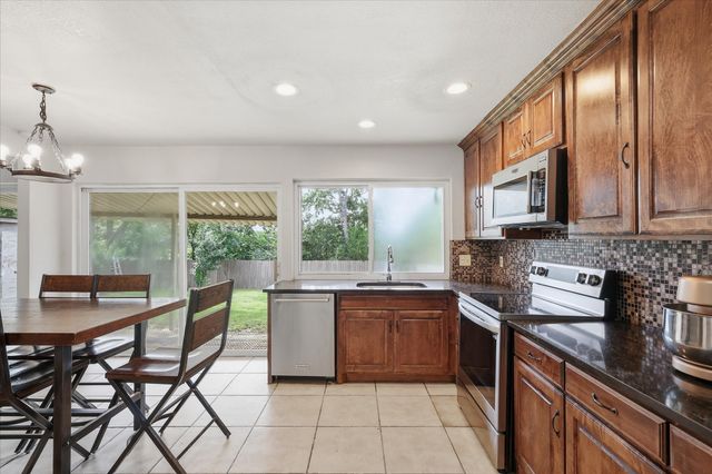 1839 Sherwood Lane, Carrollton, TX 75006