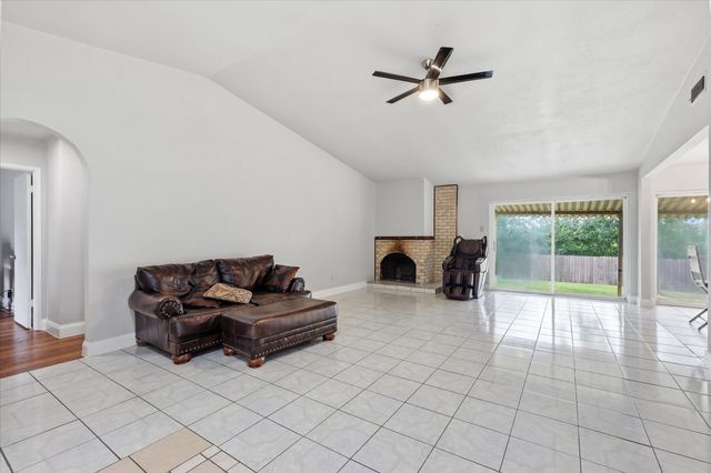 1839 Sherwood Lane, Carrollton, TX 75006