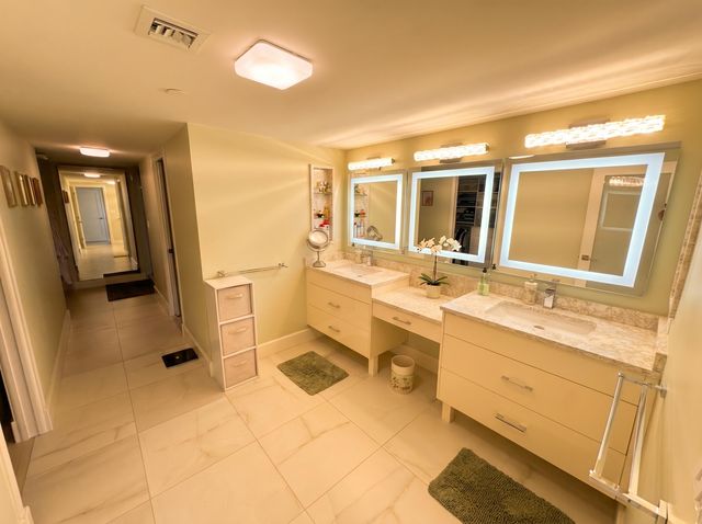 100 Lakeshore Drive T51, North Palm Beach, FL 33408