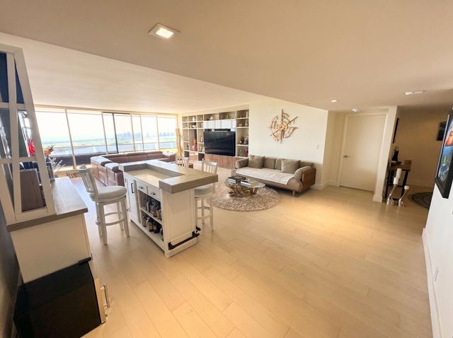 100 Lakeshore Drive T51, North Palm Beach, FL 33408