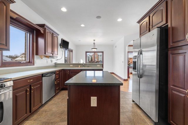145 Victoria CIRCLE, Union Grove, WI 53182