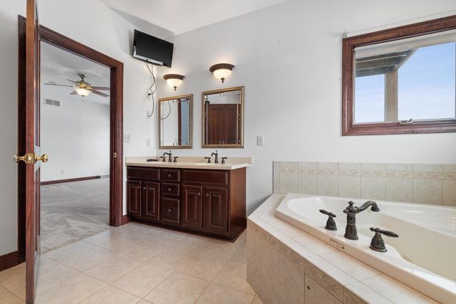 145 Victoria CIRCLE, Union Grove, WI 53182