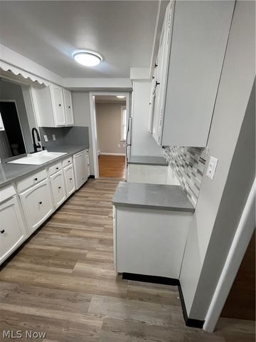 1663 Lyndhurst, Lyndhurst, OH 44124