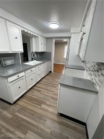 1663 Lyndhurst, Lyndhurst, OH 44124