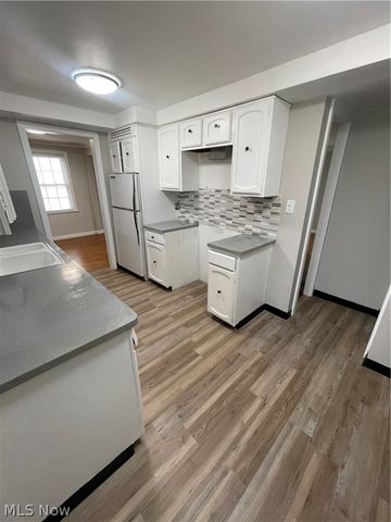 1663 Lyndhurst, Lyndhurst, OH 44124