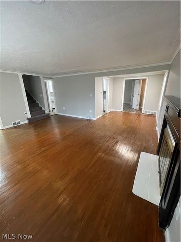 1663 Lyndhurst, Lyndhurst, OH 44124