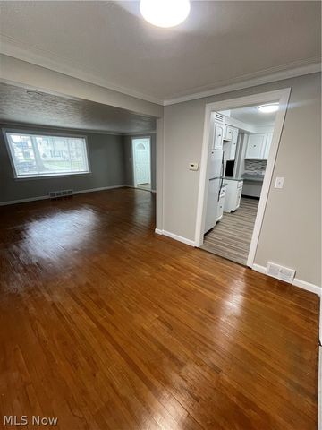 1663 Lyndhurst, Lyndhurst, OH 44124