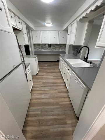 1663 Lyndhurst, Lyndhurst, OH 44124