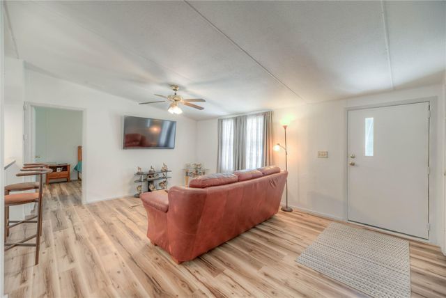 194 Mule Deer Trail, Onalaska, TX 77360